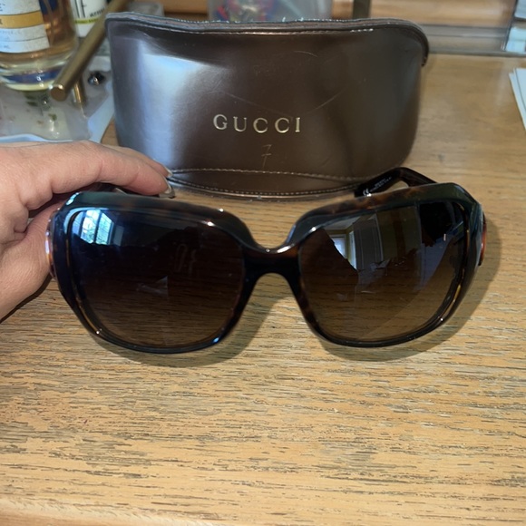 GUCCI sunglasses - Picture 2 of 4